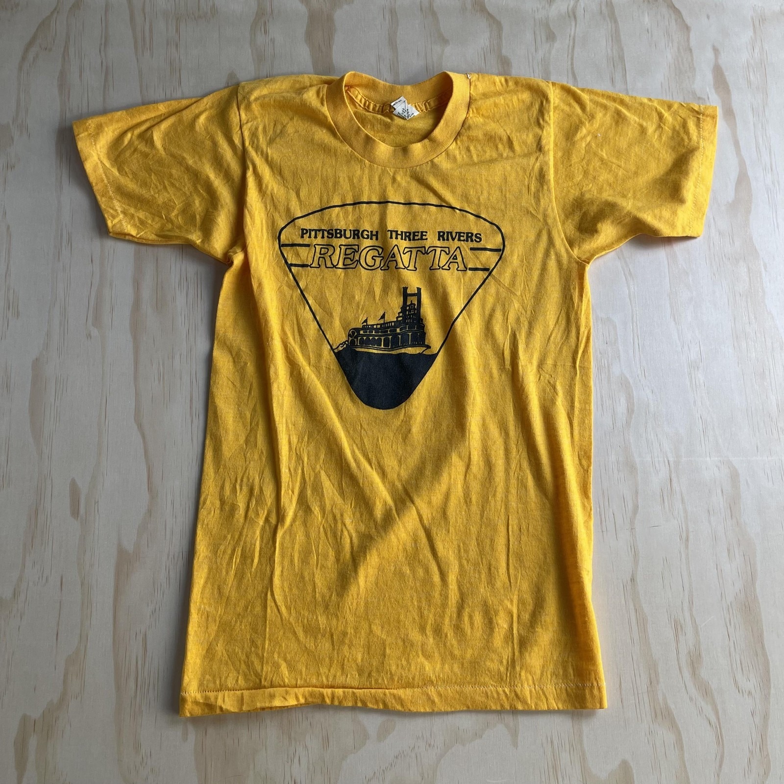 Vintage Pittsburgh Three Rivers Regatta Screen Stars Mens Small Yellow Tee Shirt